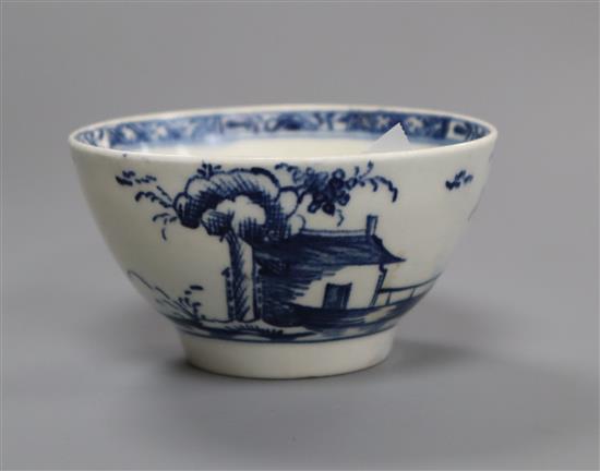 A Lowestoft blue and white Long Fence tea bowl, c.1765-75 diameter 7.5cm